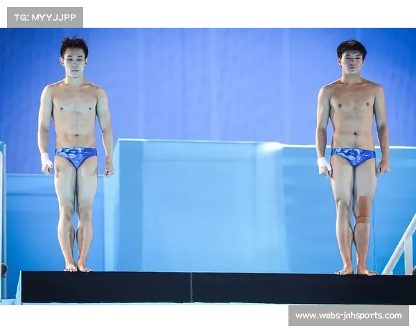 奥运冠军杨昊带新人白钰鸣，双人跳台默契提升